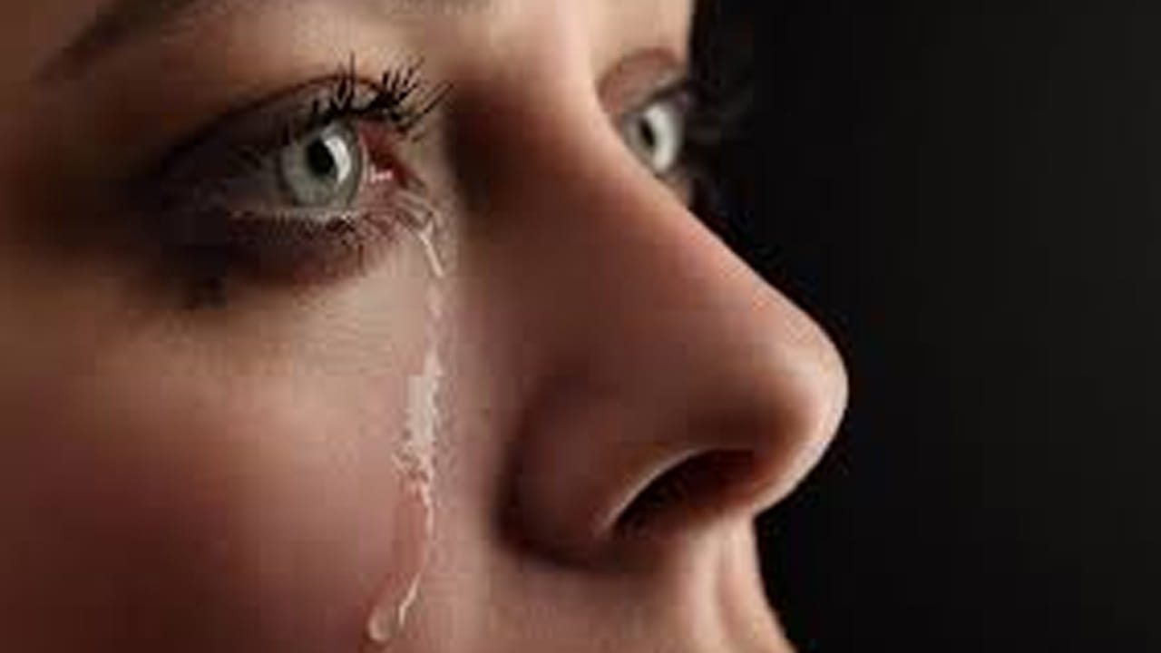 Watery Eyes: అకారణంగా కళ్ళ నుంచి పదే పదే నీరు వస్తుందా.. నిర్లక్షం వద్దు.. దృష్టి కోల్పోయే ప్రమాదం..