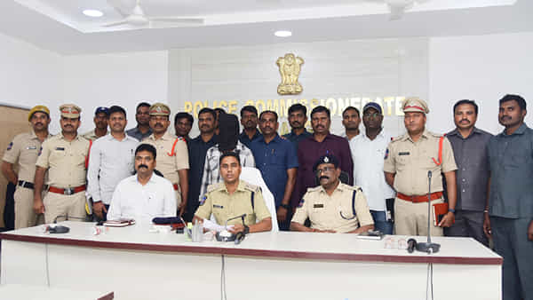 Warangal: అత్త బంగారంపై కన్నేసిన అల్లుడు.. వాటిని కాజేసేందుకు ఏం చేశాడో తెలిస్తే షాక్ అవ్వాల్సిందే..