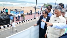 యోగాంధ్రకు సర్వం సిద్ధం.. ఏర్పాట్లను పరిశీలించిన సీఎం చంద్రబాబు! యోగాంధ్రకు సర్వం సిద్ధం.. ఏర్పాట్లను పరిశీలించిన సీఎం చంద్రబాబు!