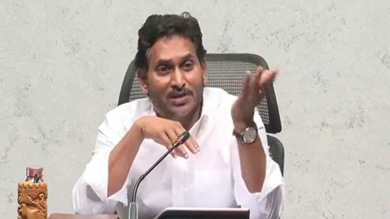 అందుకే చేసి ఉంటారేమో.. షర్మిల ఫోన్ ట్యాపింగ్పై జగన్ కీలక వ్యాఖ్యలు..!