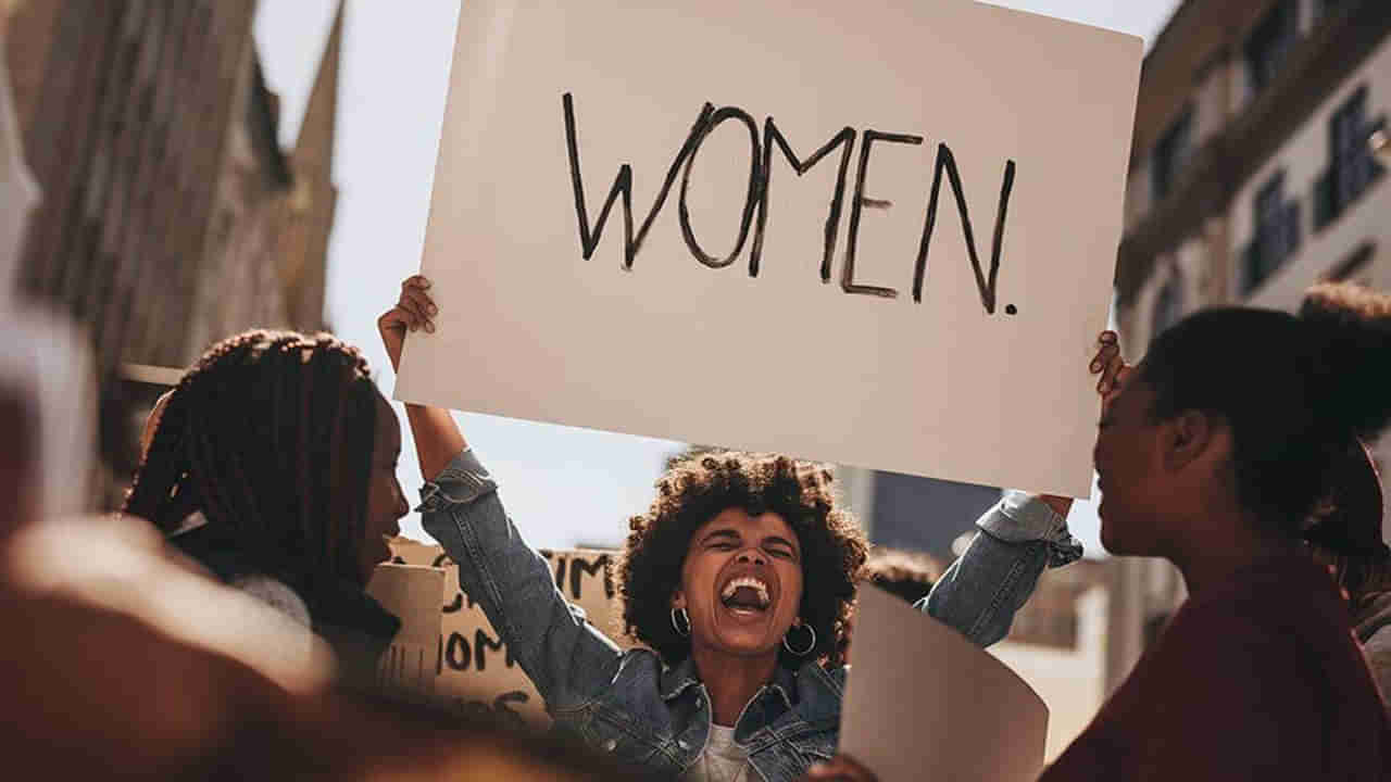 ఇక ప్రభుత్వ ఉద్యోగాల్లో మహిళలకు 35% రిజర్వేషన్.. సీఎం సంచలన ప్రకటన