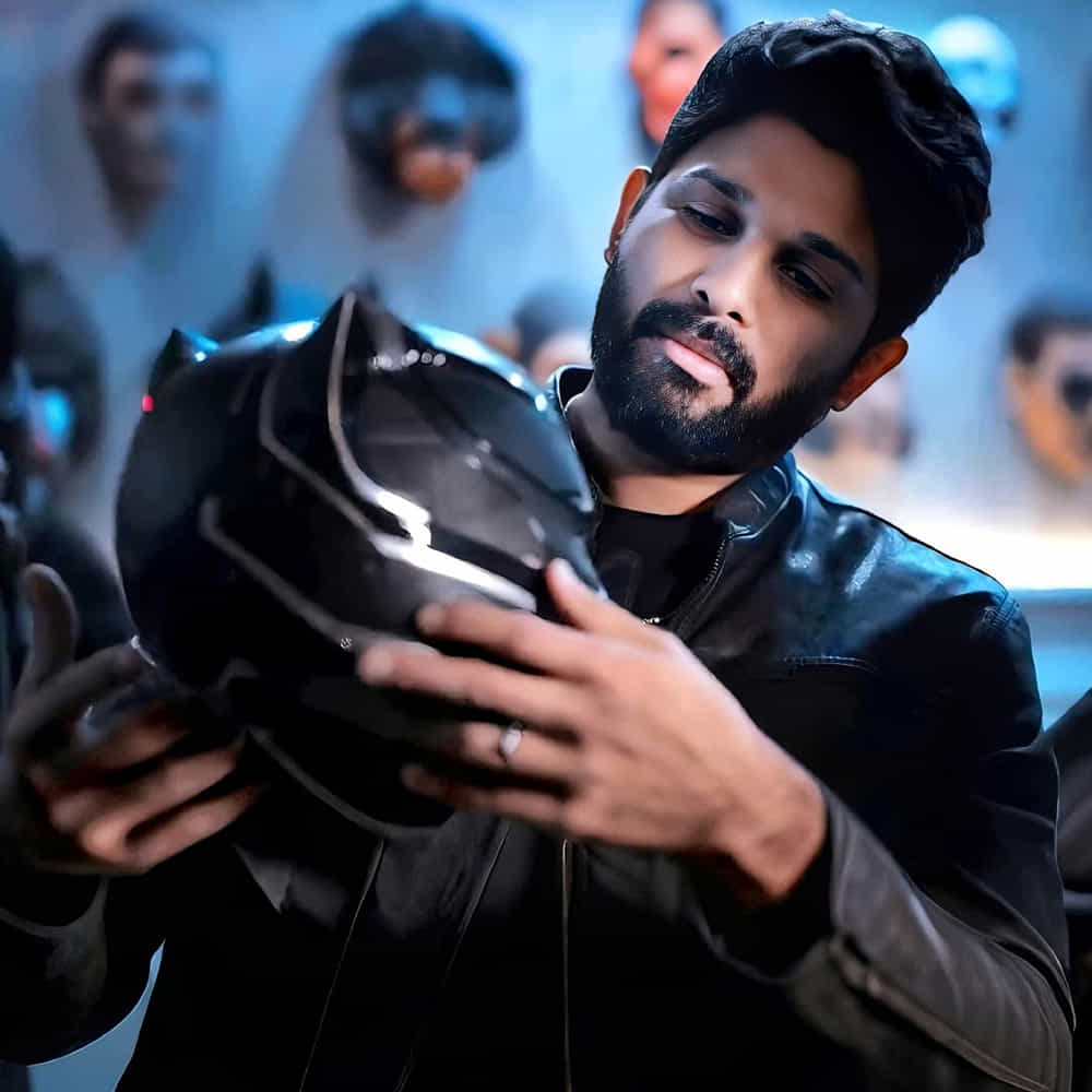ఇప్పుడు మ్యూజిక్‌ డైరెక్టర్ ఎవరన్న హింట్ ఇచ్చింది ఏఏ 22 టీమ్‌. అట్లీతో వీడియో కాల్ మాట్లాడుతున్న స్క్రీన్ షాట్‌ను తన ఇన్‌స్టా స్టోరీలో షేర్ చేశారు సాయి అభ్యంకర్‌. ఈ ఫోటోకు ఆన్‌లైన్‌ జాన్ అంటూ పేలేందుకు రెడీ గా ఉన్న ఓ బాంబ్‌ సింబల్‌ను యాడ్ చేశారు. దీంతో ఈ డిస్కషన్ ఏఏ 22 గురించే అని కన్‌క్లూజన్‌కు వచ్చేశారు ఫ్యాన్స్.