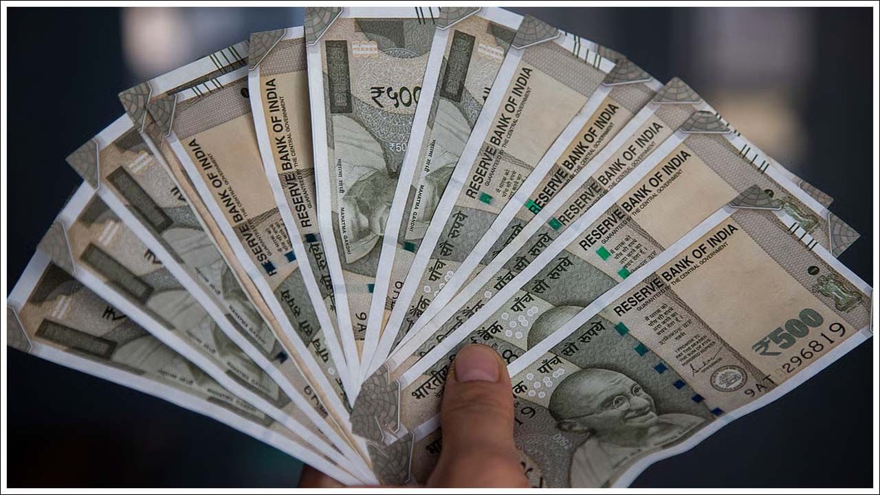 ఈ పింక్ కలర్ వాటర్‌ను కోర్టులో సాక్ష్యంగా చూపించడం ద్వారా లంచం తీసుకున్న అధికారికి శిక్ష పడేలా చేస్తారు అధికారులు. అందుకనే లంచం తీసుకుంటూ ఏసీబీ పట్టుకున్న సమయంలో ఈ పింక్ బాటిళ్లు దర్శనమిస్తూ ఉంటాయి. 