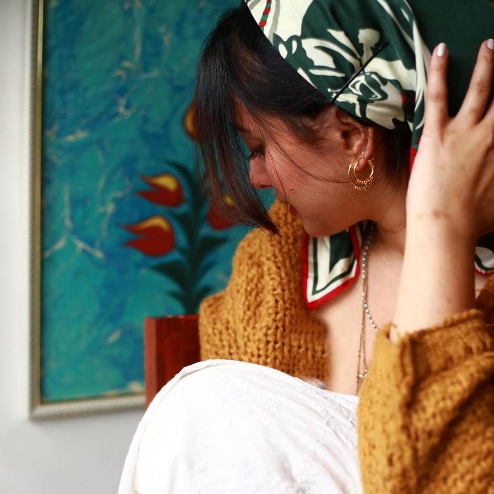 సినిమా ఇండస్ట్రీలో కొంతమంది తారలు అలా వచ్చి.. ఇలా వెళ్ళిపోతూ ఉంటారు. చేసింది తక్కువ సినిమాలే అయిన గుర్తుండిపోయే సినిమాలు చేసి ఆకట్టుకుంటారు.. ఆ తర్వాత చాలా కాలం కనిపించకుండా సడన్ గా ఎదో ఫంక్షన్ లోనో లేక సోషల్ మీడియాలోనో దర్శనమిస్తూ ఉంటారు. అప్పటికి ఇప్పటికి గుర్తుపట్టలేనంతగా మారిపోతారు ఆ భామలు.