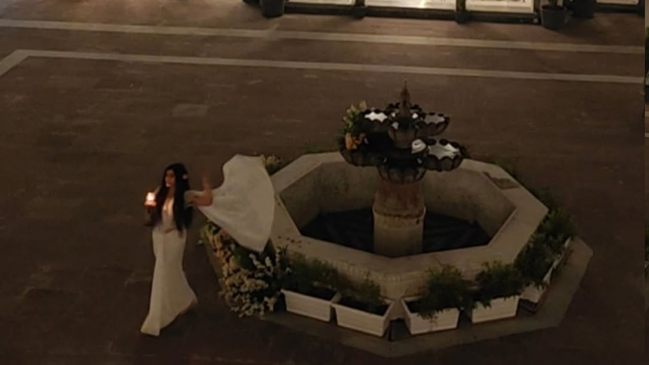  ఇక ఈ బ్యూటీ లేడీ ఓరియెంటెడ్ మూవీస్, యాక్షన్స్ సీన్స్‌లలో నటిస్తూ మంచి గుర్తింపు తెచ్చుకుంటుంది.మరీ ముఖ్యంగా  దికేరళ స్టోరీస్ మూవీతో ఈ అమ్మడు మరోసారి సెన్సేషన్ అయ్యింది. ఈ మూవీలో ఈ అమ్మడు నటనకు ప్రతి ఒక్కరూ ఫిదా అయిపోయారు. అంతే కాకుండా ఈ సినిమాకు గాను ఈ చిన్నది ఎన్నో అవార్డ్సు సొంతం చేసుకుంది.