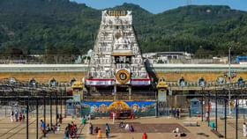 టీటీడీ ఏఈవో రాజశేఖర్ బాబుపై సస్పెన్షన్ వేటు.. కారణం ఇదే! టీటీడీ ఏఈవో రాజశేఖర్ బాబుపై సస్పెన్షన్ వేటు.. కారణం ఇదే!