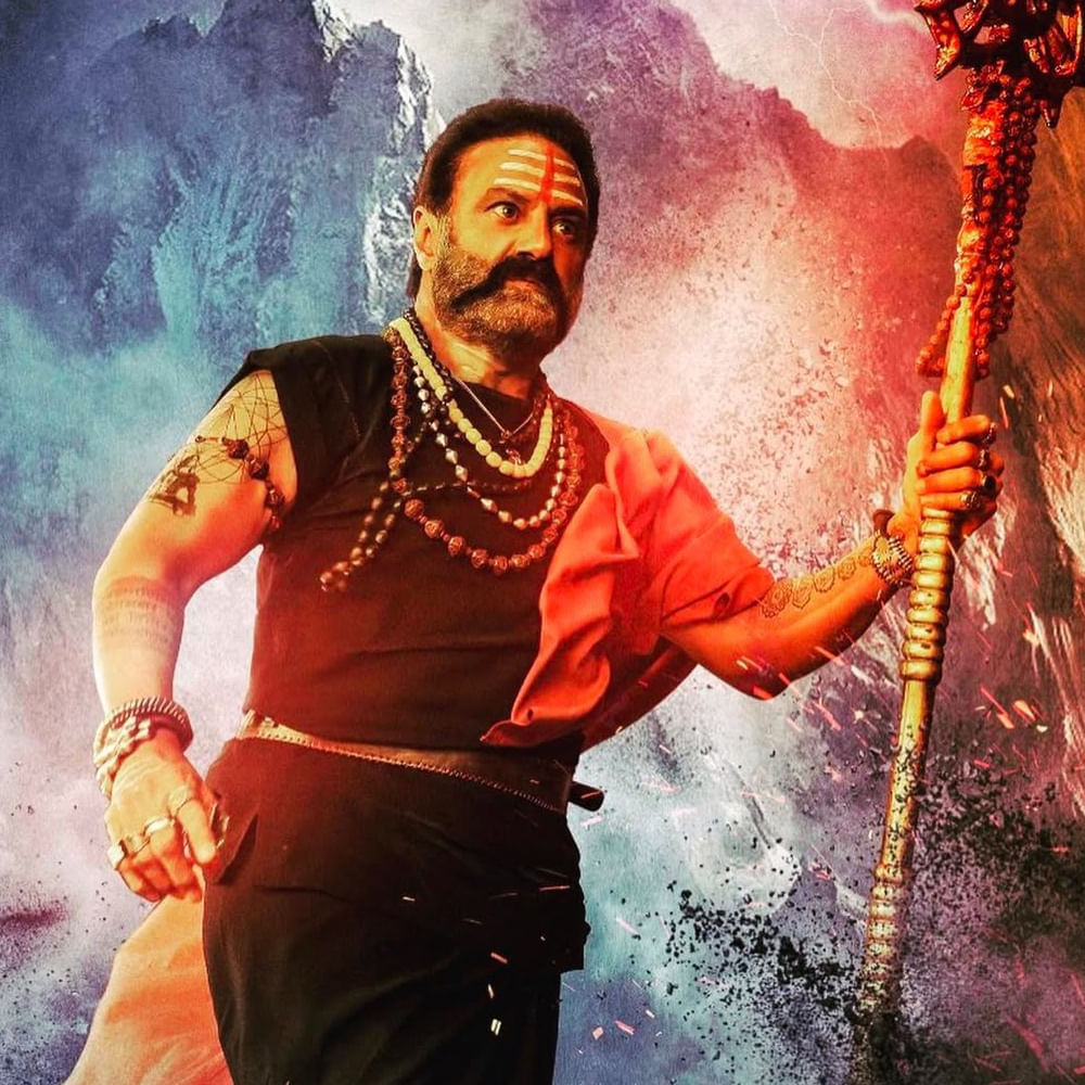 పవన్ కళ్యాణ్ నుంచి హరిహర వీరమల్లు, ఓజి వస్తున్నా.. ఇప్పటి వరకు ఆయన ప్యాన్ ఇండియన్ సినిమాలు చేయలేదు. ఇక హిట్ 3తో నాని.. కుబేరతో ధనుష్ తెలుగులో మాత్రమే హిట్ కొట్టారు. ఈ ఏడాది ఆశలన్నీ ఓజి, అఖండ 2, రాజా సాబ్.. 2026లో ఎన్టీఆర్ డ్రాగన్, ప్రభాస్ స్పిరిట్పైనే ఉన్నాయి. ఎలా చూసుకున్నా.. ప్యాన్ ఇండియన్ హవా ఒకప్పట్లా లేదనేది కాదనలేని వాస్తవం.