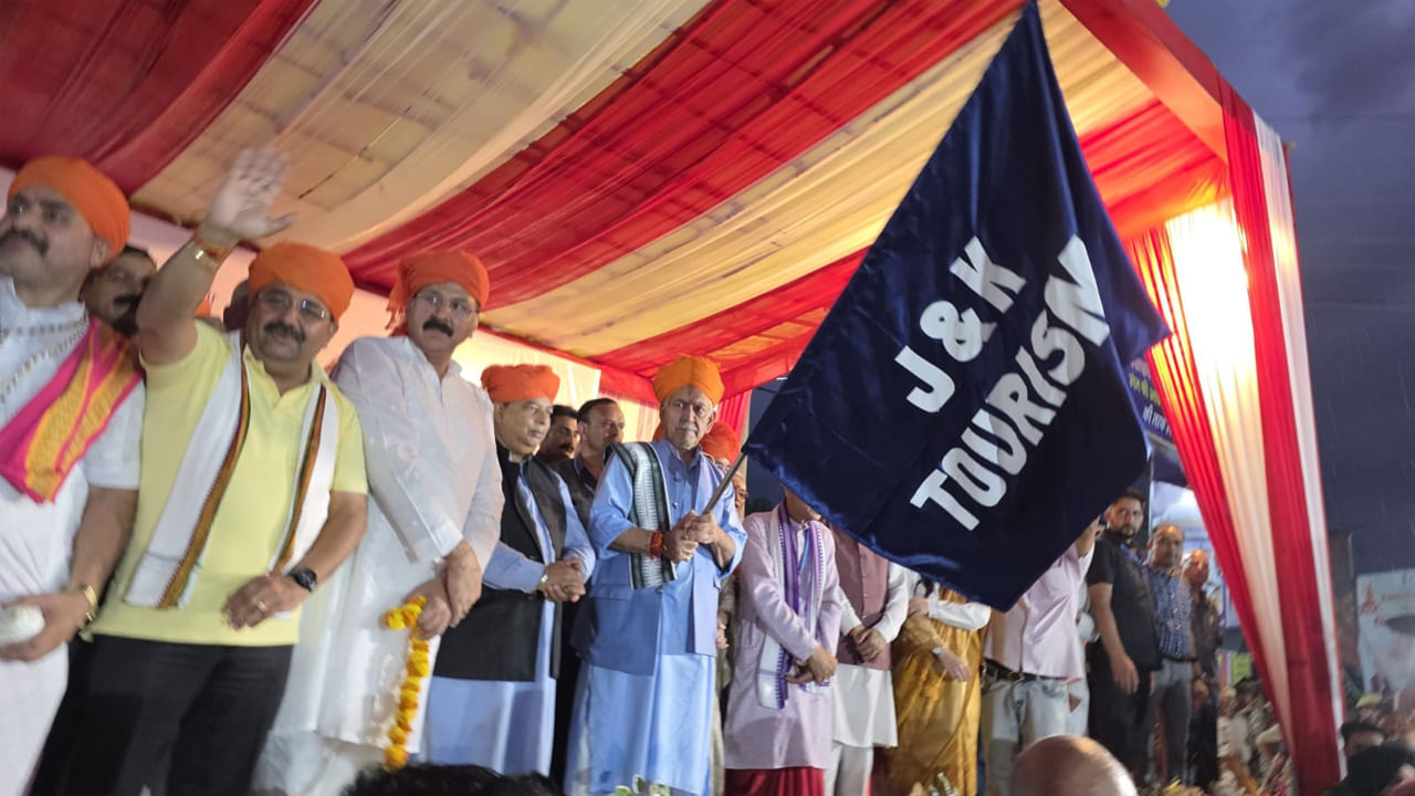 కానీ నేడు భక్తులు బాబా భోలే నినాదాలతో ఆ ప్రాంతమంతా ఆధ్యాత్మికతతో నిండిపోయింది. ప్రజలు తాము సురక్షితమైన చేతుల్లోనే ఉన్నారని నమ్ముతున్నారని జమ్మూకాశ్మీర్ బీజేపీ అధ్యక్షుడు సత్ శర్మ అన్నారు.