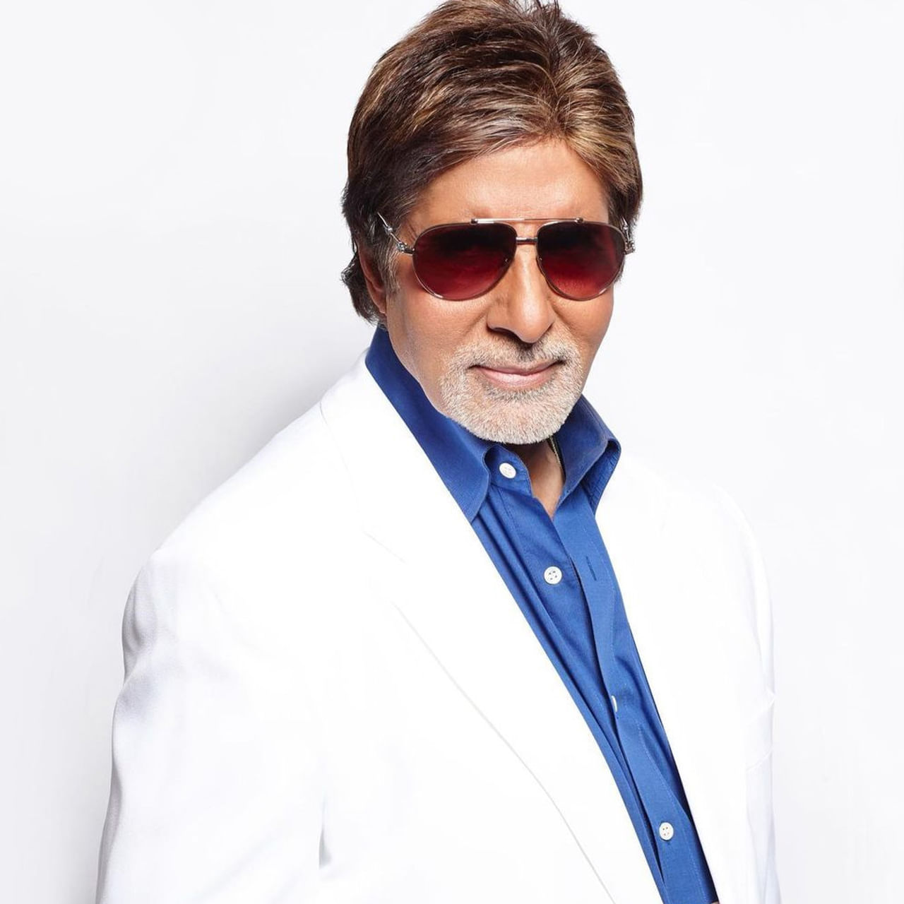 అమితాబ్ బచ్చన్.. ఈ పేరుకు ప్రత్యేకంగా పరిచయాలు అవసరమా చెప్పండి..? ఆయన పేరే ఓ బ్రాండ్..! కొన్నేళ్ళ కింది వరకు కేవలం హిందీలోనే నటించిన అమితాబ్ జీ.. ఇప్పుడు అన్ని భాషల్లోనూ ఓకే అంటున్నారు.