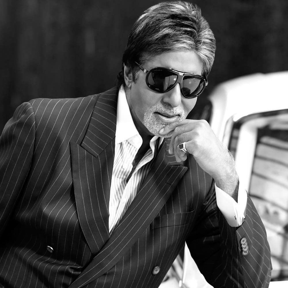 మరీ ముఖ్యంగా తెలుగుపై ఒకింత ఎక్కువ ప్రేమనే చూపిస్తున్నారు. ఇక హిందీలో సినిమాలతో పాటు టెలివిజన్పైనా సత్తా చూపిస్తున్నారీయన. తెలుగులో మనం, సైరా, కల్కి లాంటి సినిమాల్లో నటించారు అమితాబ్.