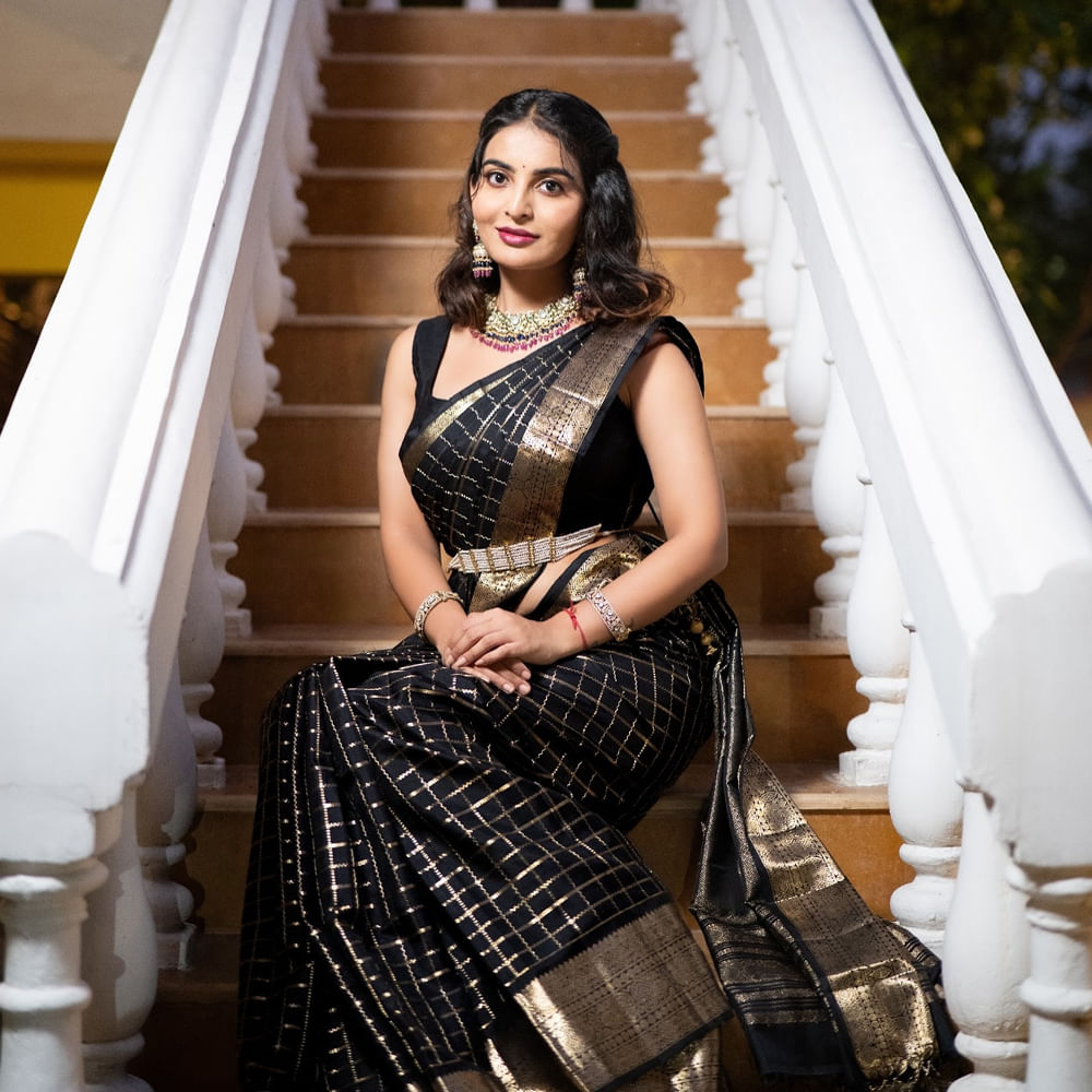 తొలి సినిమాతోనే నటన పరంగా మంచి మార్కులు కొట్టేసింది. ఆతర్వాత వరుసగా ఆఫర్స్ అందుకుంది. ఈ క్రమంలోనే పవర్ స్టార్ పవన్ కళ్యాణ్ నటించిన వకీల్ సాబ్ సినిమాలో కీలక పాత్రలో కనిపించి మెప్పించింది. ఈ సినిమా తర్వాత అనన్య క్రేజ్ పెరిగిపోయింది.