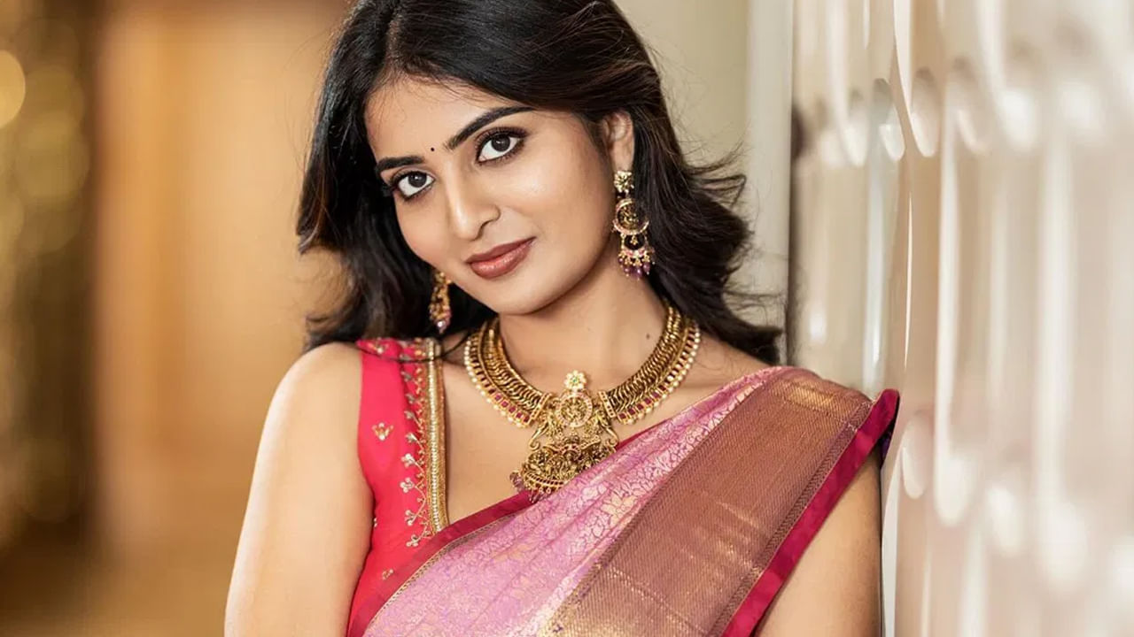 ఈ మూవీ తర్వాత ఈ బ్యూటీకి చాలా సినిమాల్లో అవకాశాలు రావడంతో వరసగా వెబ్ సిరీస్ లు, సినిమాలు చేస్తూ ఫుల్ బిజీ అయిపోయింది. అంతే కాకుండా ఈ ముద్దుగుమ్మ సమయం దొరికినప్పుడల్లా సోషల్ మీడియాలో యాక్టివ్ గా ఉంటూ తన ఫ్యాన్స్ తో చిట్ చాట్ చేస్తుంటుంది. అంతే కాకుండా తన క్యూట్ ఫోటోస్ షేర్ చేస్తుంటది.