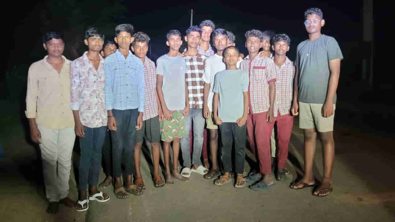 Telangana: ఒక్కసారిగా పోలీస్ స్టేషన్కు 70 మంది విద్యార్ధులు.. ఎందుకో తెలిస్తే బిత్తరపోతారు..