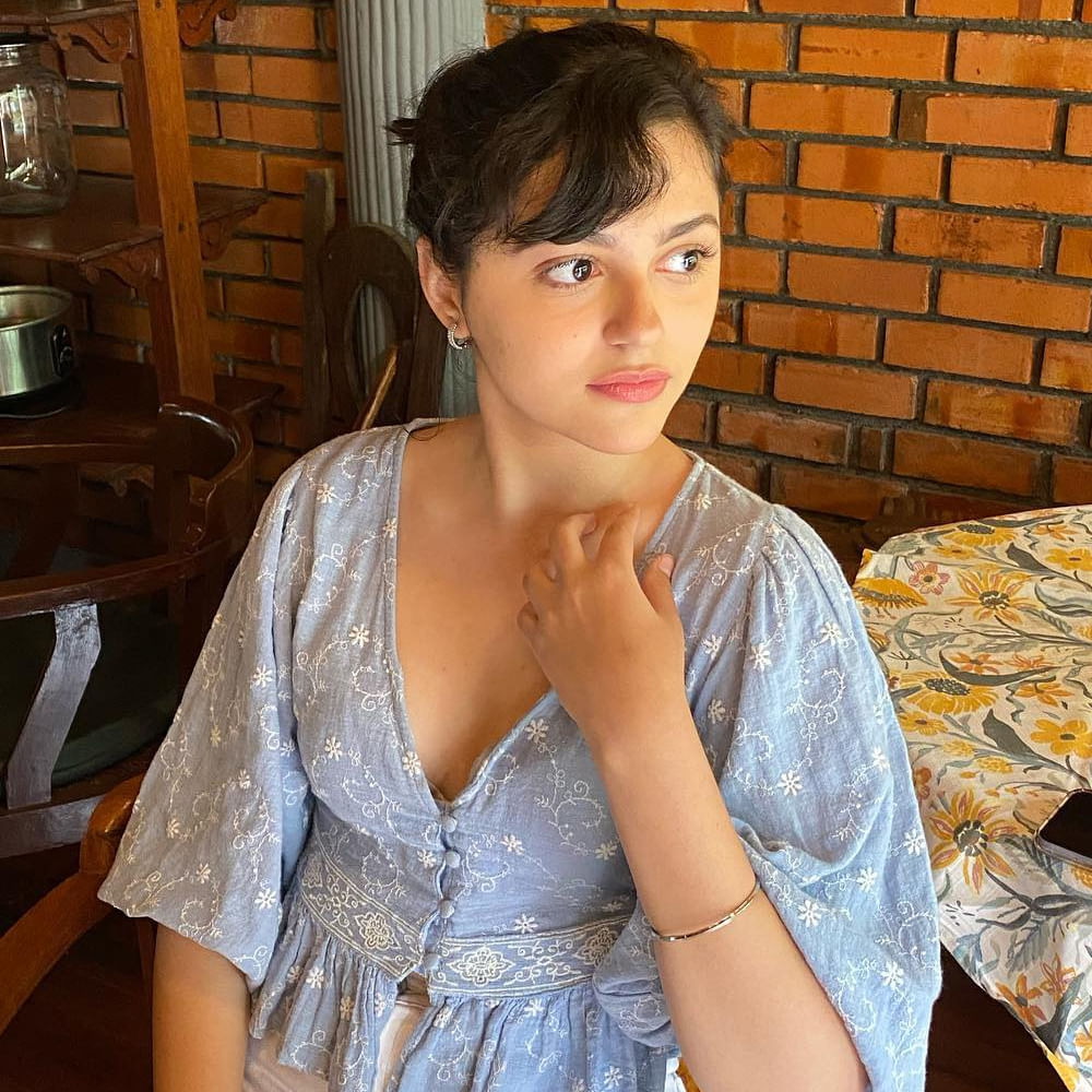 ఎలాంటి అంచనాలు లేకుండా విడుదలైన ఈ మూవీ బాక్సాఫీస్ వద్ద సంచలన విజయం సాధించింది. జూలై 18న విడుదలైన ఈ సినిమా ఇప్పటివరకు రూ.100 కోట్లకు పైగా వసూలు చేసింది. ఈ సినిమాతో ఓవర్ నైట్ స్టార్ అయిపోయింది అనీత్ పద్ద. అందం, అభినయంతో మెస్మరైజ్ చేసింది. 