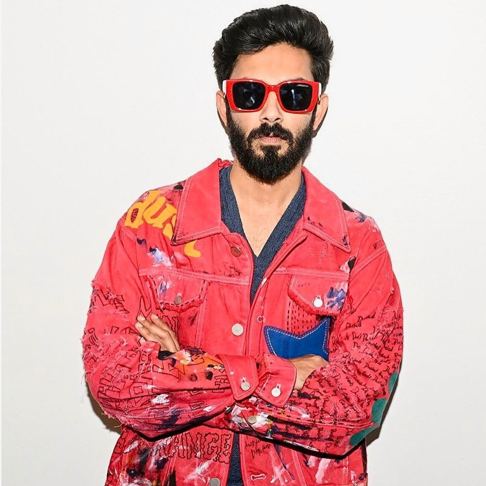 బాలయ్యకు బండోడు.. రజినీకాంత్‌కు బక్కోడు.. ఈ లైన్ సోషల్ మీడియాలో బాగా పాపులర్. ఇక్కడ బండోడు అంటే థమన్.. బక్కోడు అంటే అనిరుధ్. కొన్నేళ్లుగా రజినీ సినిమా అంటే చాలు అనిరుధ్ పేరు తప్ప మరో పేరు ఆ పోస్టర్‌పై కనిపించట్లేదు. 