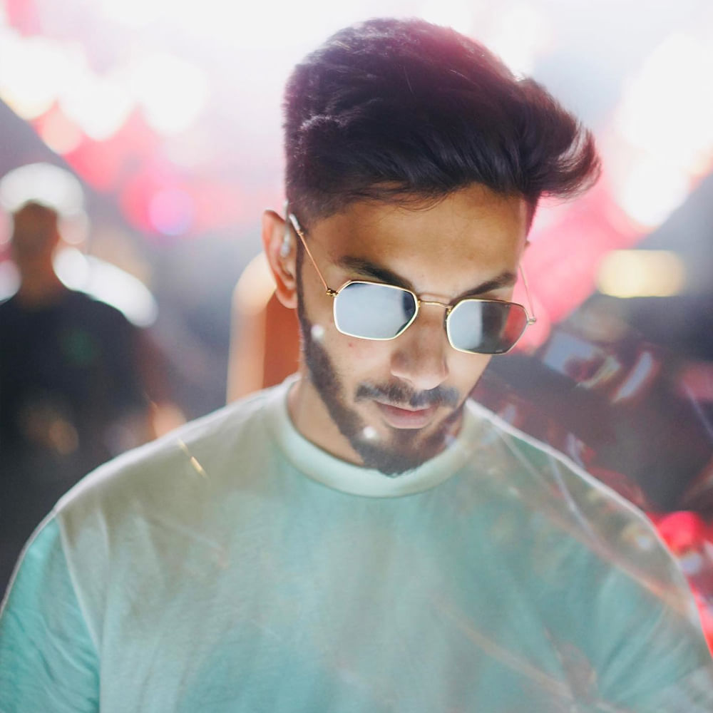 జైలర్ హిట్‌కు అనిరుధ్ మ్యూజిక్ కీలకం అంటే అతిశయోక్తి కాదు. దానికి ముందు పేట, దర్బార్, వేట్టయాన్ లాంటి సినిమాలకు ఖతర్నాక్ మ్యూజిక్ ఇచ్చారు అనిరుధ్. 
