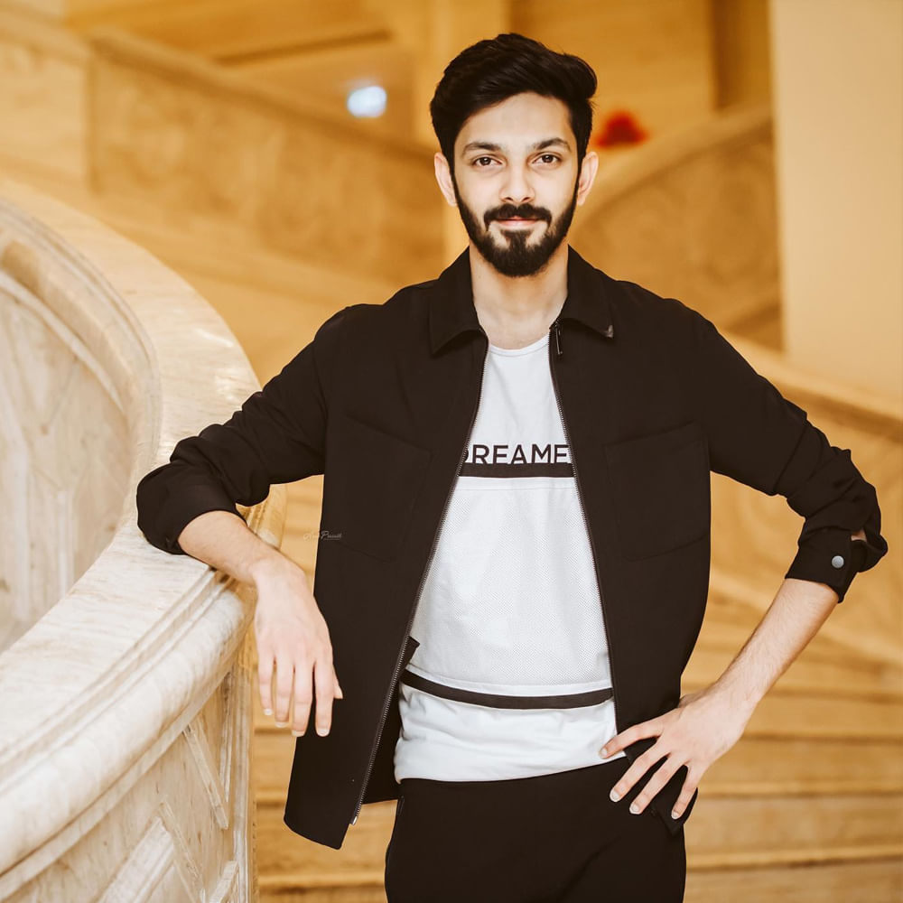 మరో వారంలో కింగ్డమ్ సినిమాతో రానున్నారు అనిరుధ్.. అలాగే మొన్న రామ్ సినిమాలో అని పాడిన పాటకు నెక్ట్స్ లెవల్ రెస్పాన్స్ వస్తుంది.. ఇక చేతిలో దేవర 2, జైలర్ 2, జన నాయగన్, టాక్సిక్ లాంటి ప్యాన్ ఇండియన్ సినిమాలున్నాయి.
