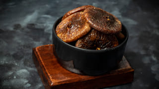 Cow Milk for Infants: పసి పిల్లలకు ఆవు పొదుగు నుంచి నేరుగా పాలు పట్టొచ్చా..? ఈ సందేహం మీకూ ఉందా..