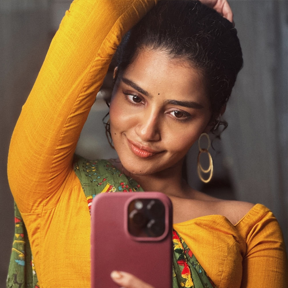 వింటున్నారు అనుపమ పరమేశ్వరన్ ఏమంటున్నారో.. పోస్టర్‌పై అమ్మాయి బొమ్మ కనిపిస్తే థియేటర్‌కు ఆడియన్స్ రారు.. స్క్రీన్స్ ఇవ్వరు.. ఓటిటి వాళ్లు కూడా పట్టించుకోరు అంటూ హార్ష్ రియాలిటీపై ఓపెన్ అయ్యారు ఈ బ్యూటీ. 