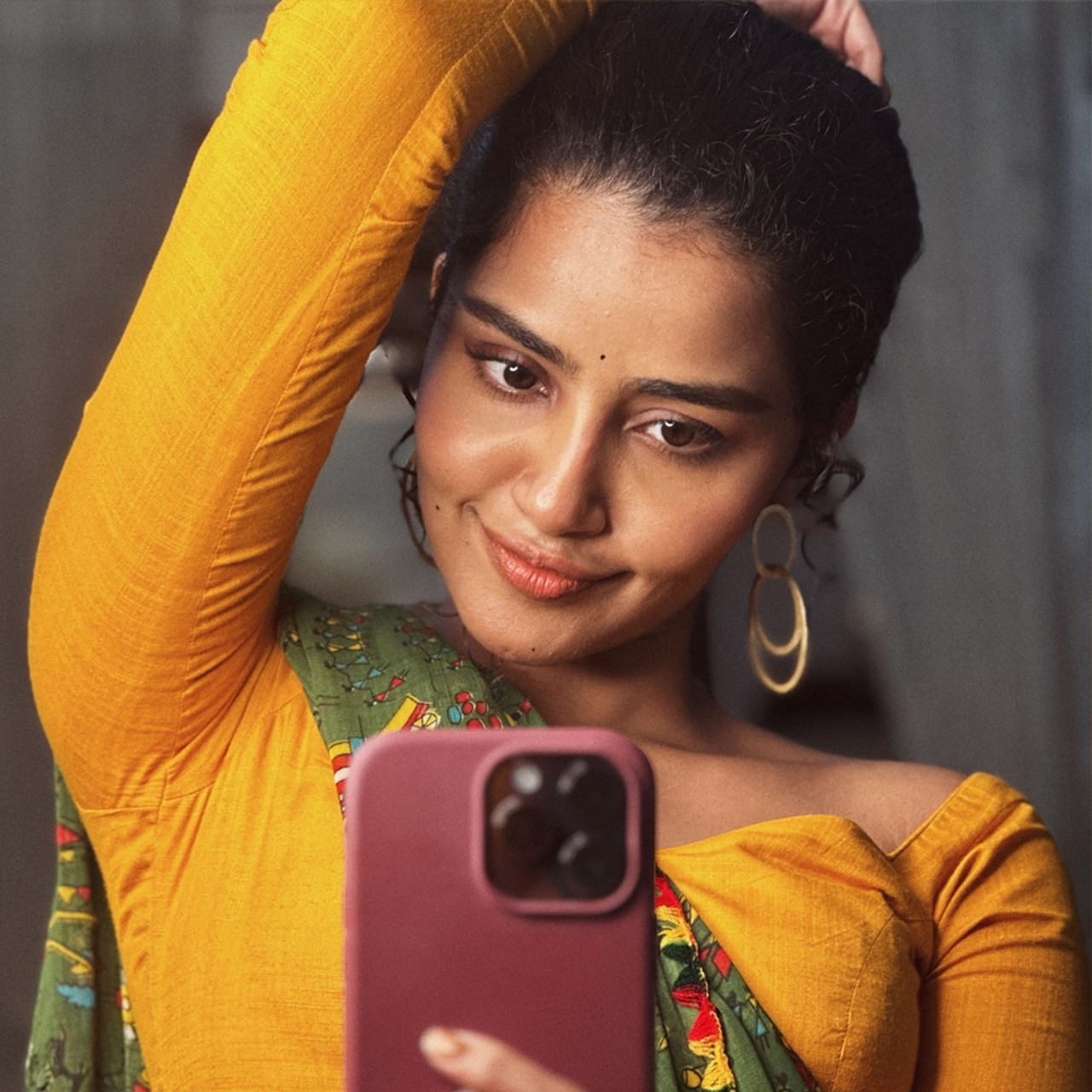 వింటున్నారు అనుపమ పరమేశ్వరన్ ఏమంటున్నారో.. పోస్టర్‌పై అమ్మాయి బొమ్మ కనిపిస్తే థియేటర్‌కు ఆడియన్స్ రారు.. స్క్రీన్స్ ఇవ్వరు.. ఓటిటి వాళ్లు కూడా పట్టించుకోరు అంటూ హార్ష్ రియాలిటీపై ఓపెన్ అయ్యారు ఈ బ్యూటీ. 