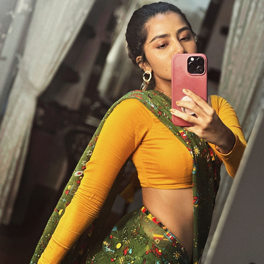 పరదా సినిమా రిలీజ్ డేట్ అనౌన్స్‌మెంట్‌లో అనుపమ చేసిన ఈ కామెంట్స్ వైరల్ అవుతున్నాయిప్పుడు. టిల్లు స్క్వేర్ తర్వాత తెలుగులో మళ్లీ ఈమె సినిమా చేయలేదు.. తమిళ, మలయాళంలో బిజీ అయిపోయారు. 