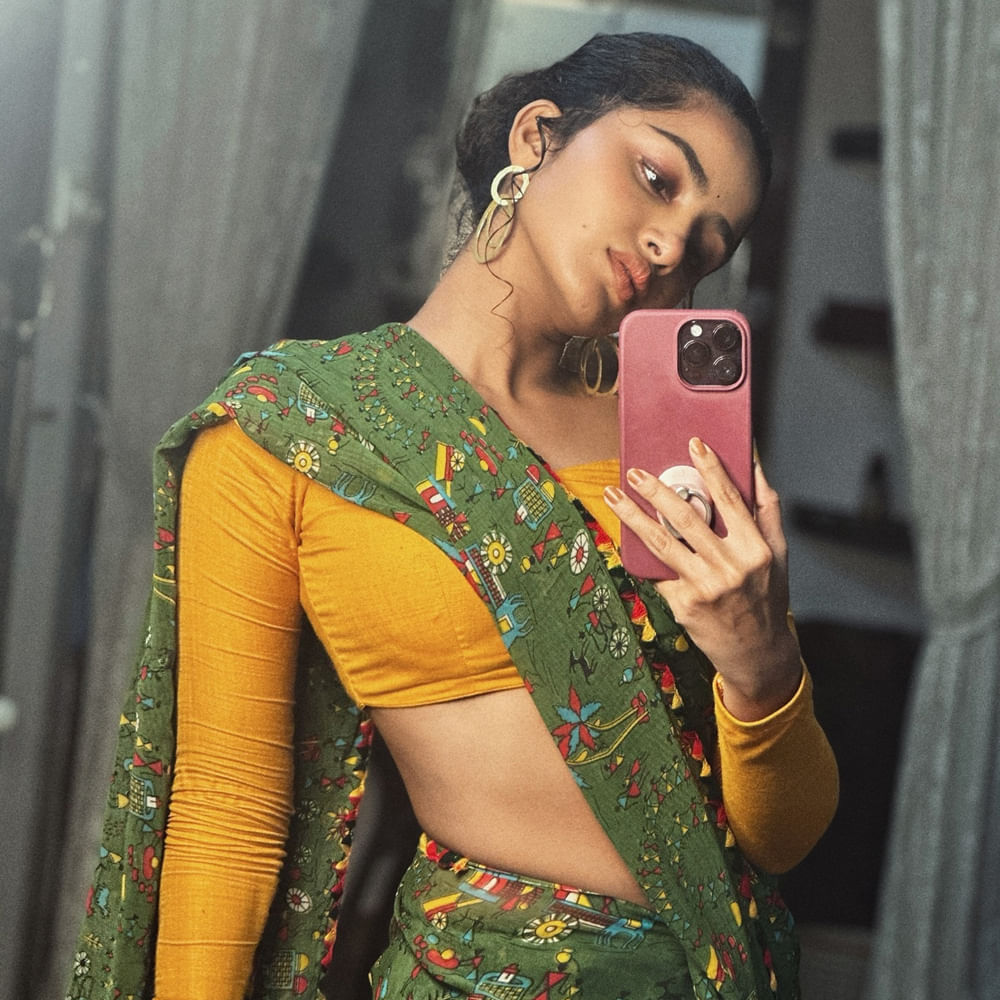 తాజాగా ఈమె నటిస్తున్న పరదా విడుదలకు సిద్ధమైంది. నిజం చెప్పాలంటే ఈ సినిమా ఎప్పట్నుంచో రెడీగానే ఉంది.. కాకపోతే థియేటర్స్ దొరకట్లేదు.. రిలీజ్ డేట్ కూడా దొరకట్లేదు.. ఇదే విషయాన్ని ధైర్యంగా చెప్పారు అనుపమ.