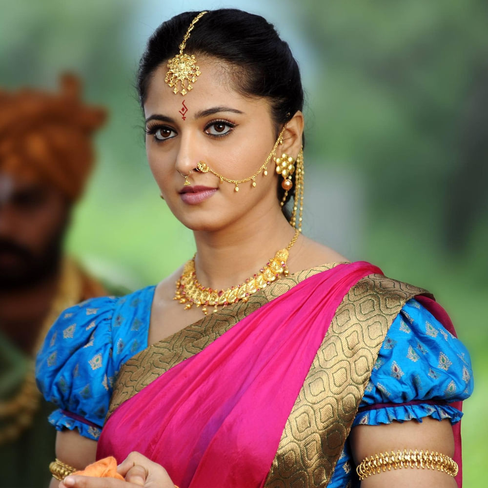 కొన్నాళ్లు సైలెంట్ అయిన అనుష్క.. కొన్ని రోజుల క్రితం మిస్ శెట్టి మిస్టర్ పోలిశెట్టి చిత్రంతో కంబ్యాక్ ఇచ్చిన సంగతి తెలిసిందే. ఈ సినిమాకు పాజిటివ్ రివ్యూస్ వచ్చినప్పటికీ సరైన బ్రేక్ మాత్రం రాలేదు. ప్రస్తుతం ఆమె ప్రధాన పాత్రలో రూపొందిస్తున్న సినిమా ఘాటీ. మహిళా ప్రాధాన్యత ఉన్న సినిమా ఇది. 