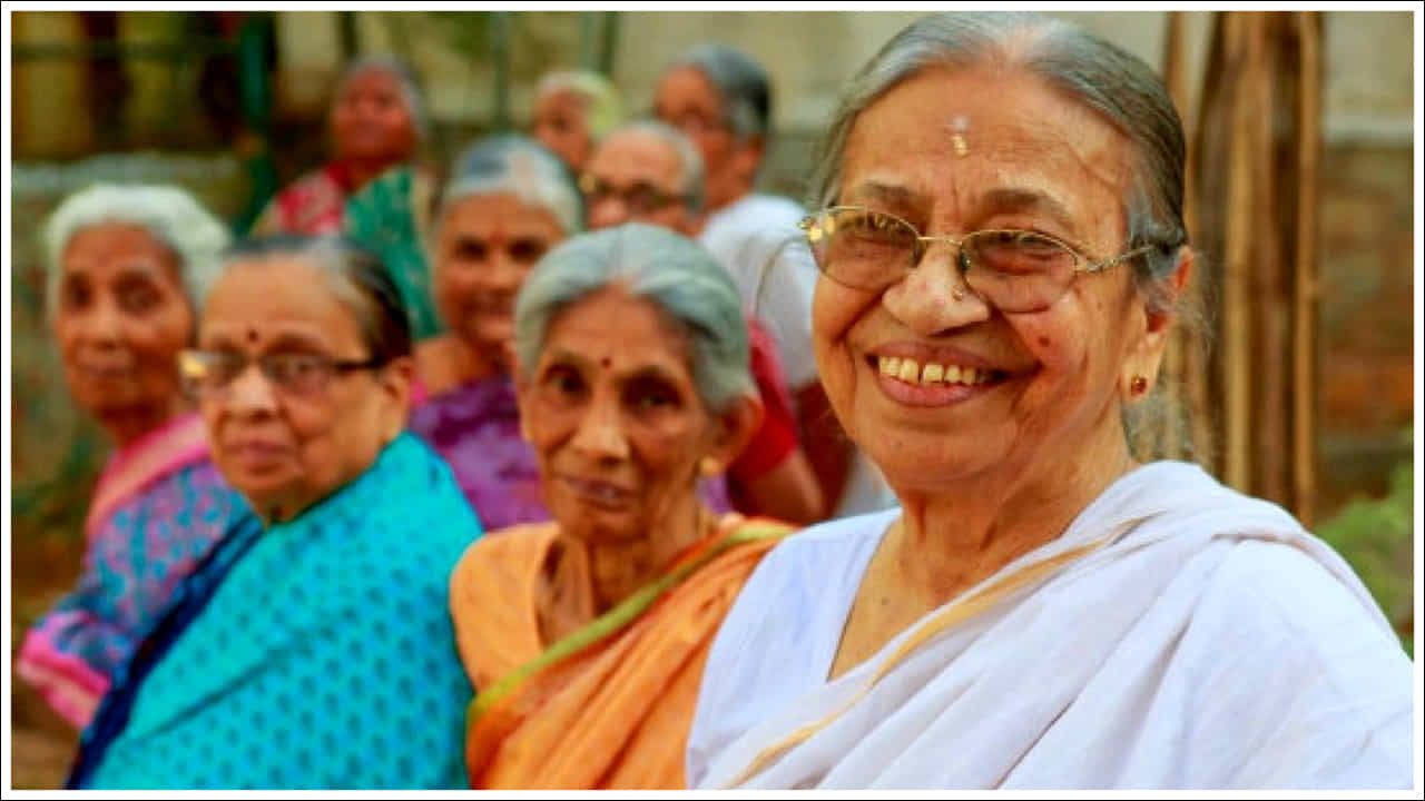 నెలకు రూ. 5000 పెన్షన్ పొందడానికి సులభమైన మార్గం: అటల్ పెన్షన్ యోజన (APY)లో ప్రతి నెలా ఒక చిన్న మొత్తాన్ని జమ చేయడం ద్వారా మీరు పదవీ విరమణ తర్వాత రూ. 5000 వరకు పెన్షన్ పొందవచ్చు. ఉదాహరణకు మీరు 18 సంవత్సరాల వయస్సులో ఉండి రోజుకు రూ. 7 మాత్రమే అంటే నెలకు రూ.210 పెట్టుబడి పెడితే 60 సంవత్సరాల వయస్సు తర్వాత మీరు ప్రతి నెలా రూ. 5000 పెన్షన్ పొందవచ్చు. మీరు నెలకు రూ. 42 మాత్రమే పెట్టుబడి పెడితే, మీరు రూ. 1000 పెన్షన్ ప్రయోజనాన్ని పొందవచ్చు. ఈ పథకంలో కనీసం 20 సంవత్సరాలు పెట్టుబడి పెట్టడం అవసరం. మీరు 40 సంవత్సరాల వయస్సులో పెట్టుబడి పెట్టడం ప్రారంభిస్తే మీరు 60 సంవత్సరాల వయస్సులో పెన్షన్ పొందడం ప్రారంభిస్తారు.