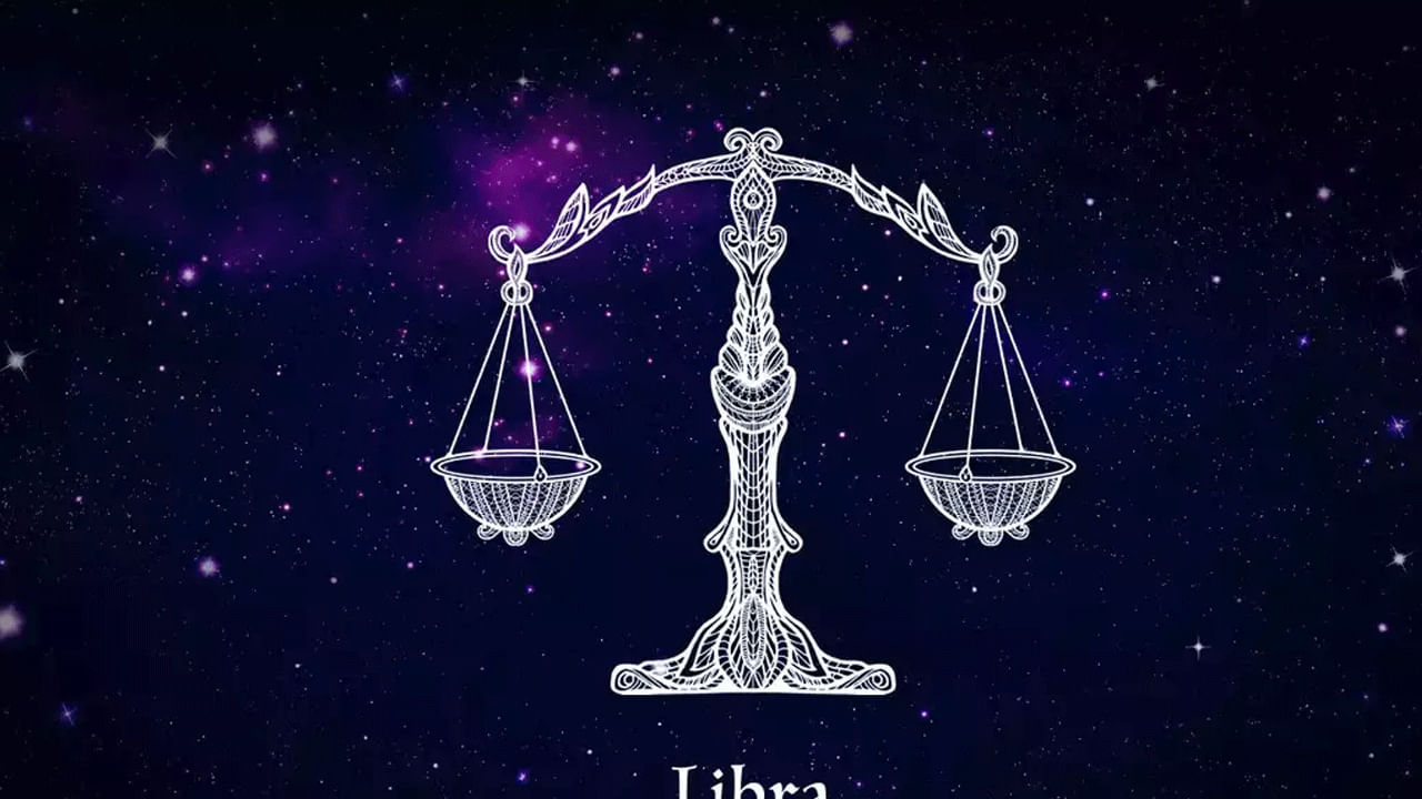 తుల రాశి : తుల  రాశి వారికి శ్రావణ మాసంలో పట్టిందల్లా బంగారమే కానున్నదంట. వీరు ఏ పని చేపట్టినా అందులో విజయం సాధిస్తారంట. అంతేకాకుండా వీరికి ఆర్థికంగా కలిసివస్తుందని చెబుతున్నారు జ్యోతిష్య శాస్త్ర నిపుణులు. ఇంటా బయట సంతోషకర వాతావరణం ఏర్పడుతుంది. మీ ఇంట్లో శుభకార్యాలు నిర్వహించే అవకాశం ఉంది.