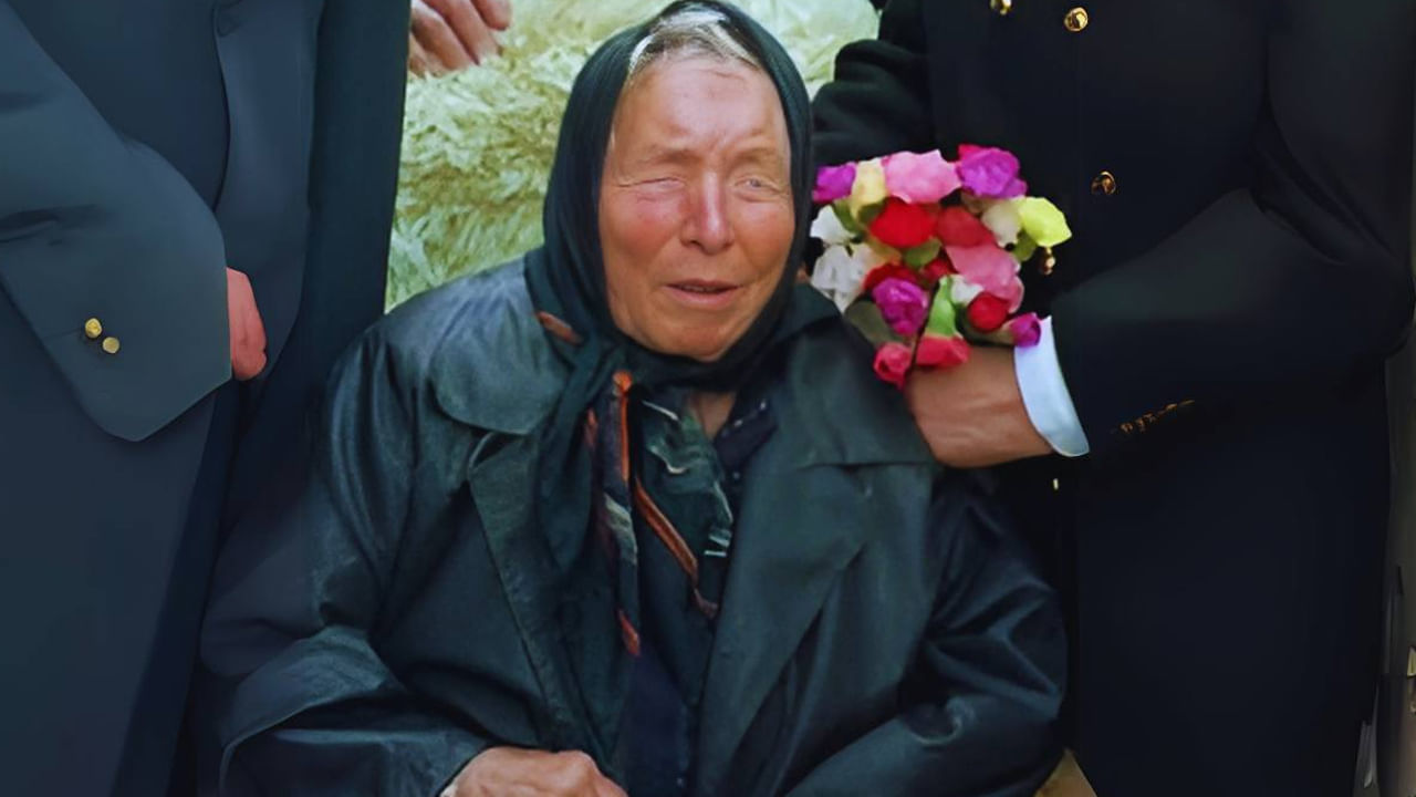 బాబా వంగా అంచనాల ప్రకారం జూలైలో ప్రకృతి వైపరీత్యాలు, అగ్నిప్రమాదాలు వంటి భయంకరమైన సంఘటనలు సంభవించవచ్చు. ఈ అంచనాలు నిజమైతే ఇది మానవ చరిత్రలో అతిపెద్ద విషాదం కావచ్చు. కనుక ఈ నెలలో జాగ్రత్తగా ఉండండి.