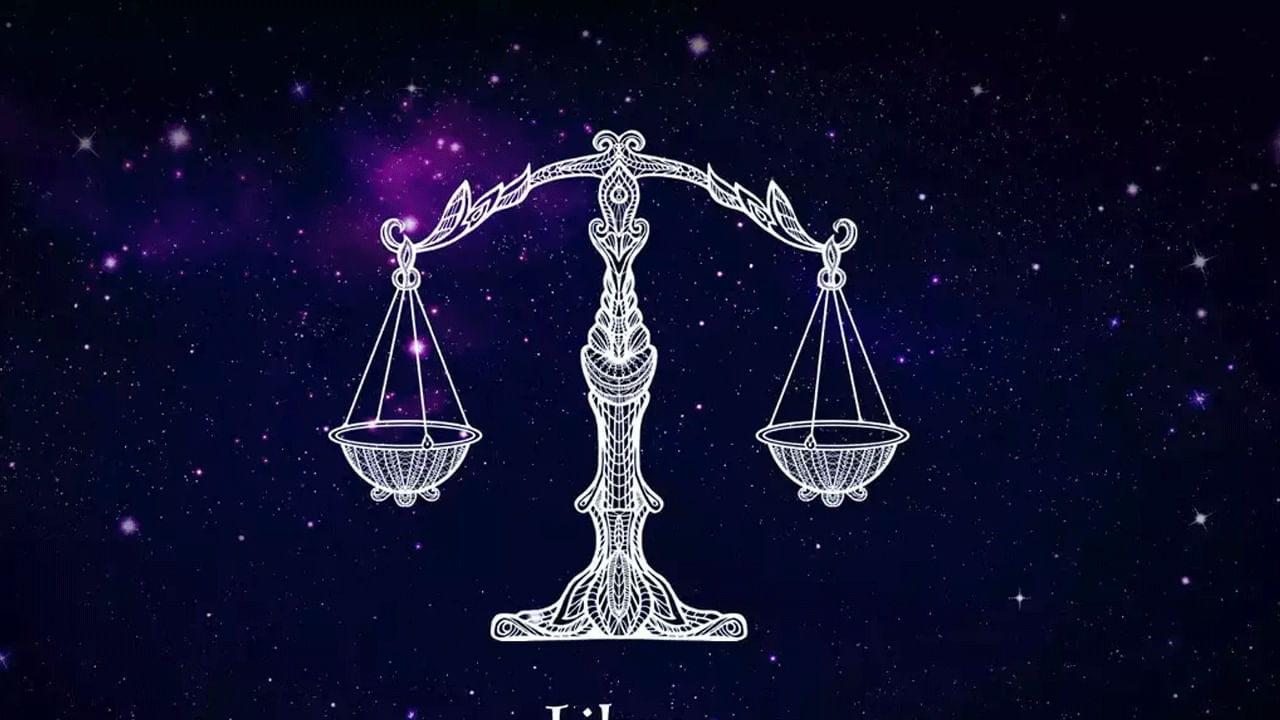 తుల రాశి : తుల రాశి వారికి శ్రావణ మాసం నుంచి ఆదాయం పెరుగుతుంది అంటున్నారు పండితులు.అనుకున్న పనులన్నీ సకాలంలో పూర్తి అవుతాయి. అంతే కాకుండా ఉద్యోగ ప్రయత్నాలు మంచి ఫలితాలను ఇస్తాయంట. వ్యాపారాల్లో కొన్ని కీలకమైన సమస్యలు, ఒత్తిళ్ల నుంచి విముక్తి లభిస్తుంది. ఆర్థిక లావాదేవీలు ఆశాజనకంగా సాగుతాయి. 