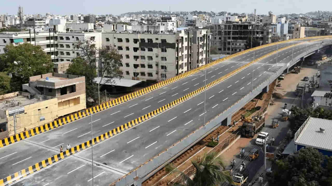 Hyderabad: బహదూర్‌పురా ఫ్లైఓవర్ కింద ఏదో అలజడి.. గుమిగూడిన జనం.. ఏంటా అని వెళ్లి చూడగా