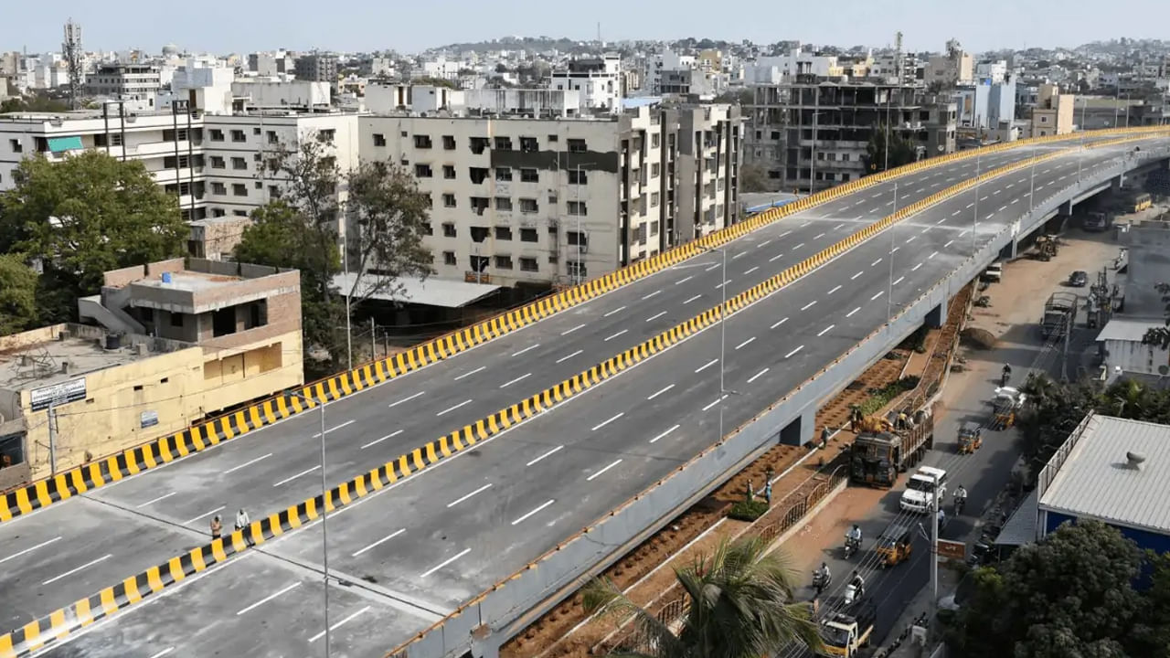 Hyderabad: బహదూర్‌పురా ఫ్లైఓవర్ కింద ఏదో అలజడి.. గుమిగూడిన జనం.. ఏంటా అని వెళ్లి చూడగా