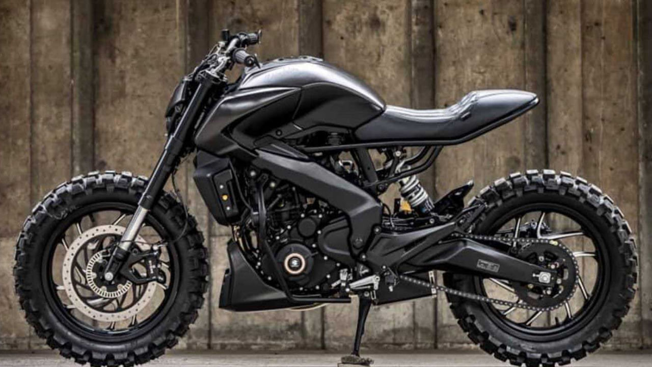 4వ స్థానంలో బజాజ్ డామినార్ 400 ఉంది. 373.3cc లిక్విడ్ కూల్డ్ ఇంజిన్‌తో 40 PS శక్తి, 35 Nm టార్క్‌ను అందిస్తుంది. 27 నుండి 30 KMPL దీని మైలేజ్. ఇది 2,75,711 రూపాయల ధరతో పెర్ఫామెన్స్, సౌకర్యాన్ని కలిగి ఉంటుంది.