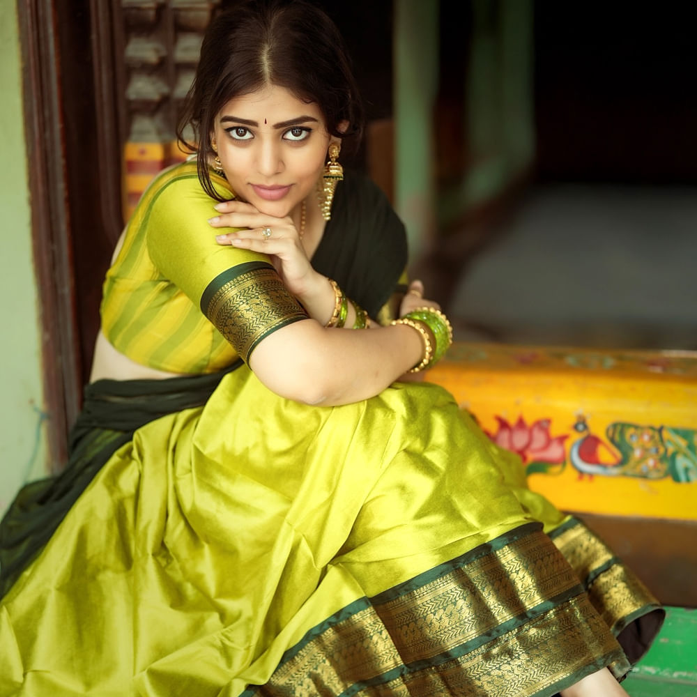 ఈ సినిమా బాంధవి శ్రీధర్ మంచి గుర్తింపును తెచ్చిపెట్టింది. దాంతో ఆఫర్స్ కూడా క్యూ కట్టాయి. బాంధవి శ్రీధర్ హీరోయిన్గా అడుగుపెట్టడానికి ముందు చైల్డ్ ఆర్టిస్ట్గా కూడా పనిచేసింది. ఆమె "మిస్టర్ పర్ఫెక్ట్", "రభస", "మొగుడు", "రామయ్య వస్తావయ్య", "మజ్ను" వంటి తెలుగు సినిమాల్లో చిన్న పాత్రల్లో కనిపించి ఆకట్టుకుంది. .