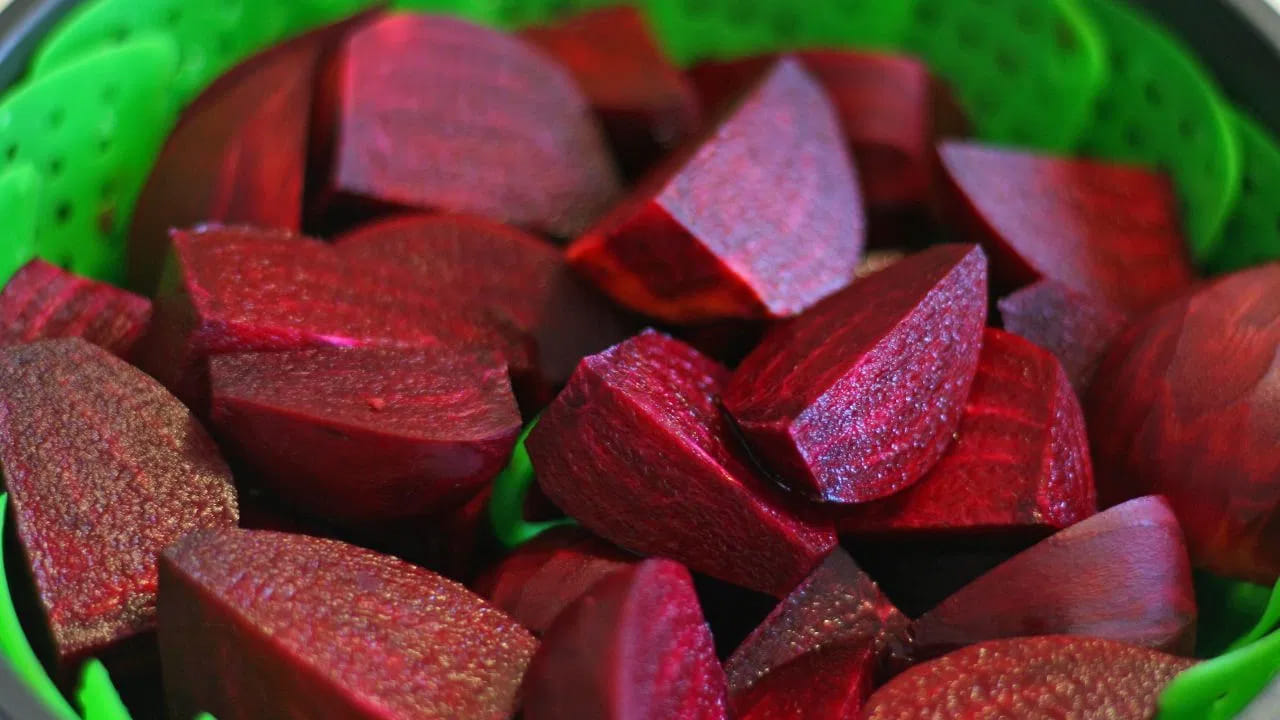 వామ్మో.. ఈ సమస్యలుంటే బీట్రూట్కు దూరంగా ఉండటమే బెటర్.. లేకపోతే..