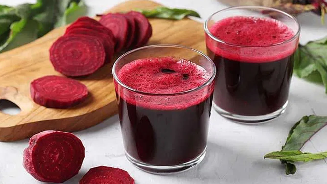 ఇంకా రక్తహీనతతో బాధపడే, అలాగే.. పలు సమస్యలతో బాధపడే వారు బీట్‌రూట్ తీసుకుంటే.. ఆ సమస్యల నుంచి బయటపడొచ్చు.. వీటితో పాటు, బీట్‌రూట్ మీ ఆరోగ్యానికి అనేక ఇతర ప్రయోజనాలను అందిస్తుందని నిపుణులు చెబుతున్నారు. బీట్‌రూట్‌ను రెగ్యులర్ గా తీసుకోవడం వల్ల ఎలాంటి ప్రయోజనాలు కలుగుతాయో తెలుసుకోండి.. 