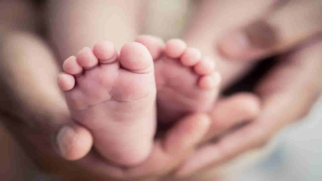 దారుణం.. నవజాత శిశువును నీటిలో వేసి ఉడికించిన కర్కోటక తల్లి!