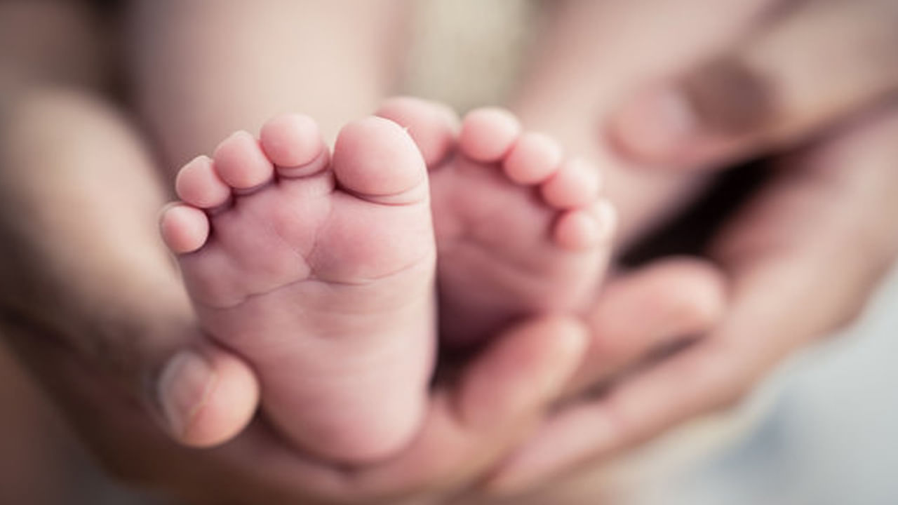 దారుణం.. నవజాత శిశువును నీటిలో వేసి ఉడికించిన కర్కోటక తల్లి!