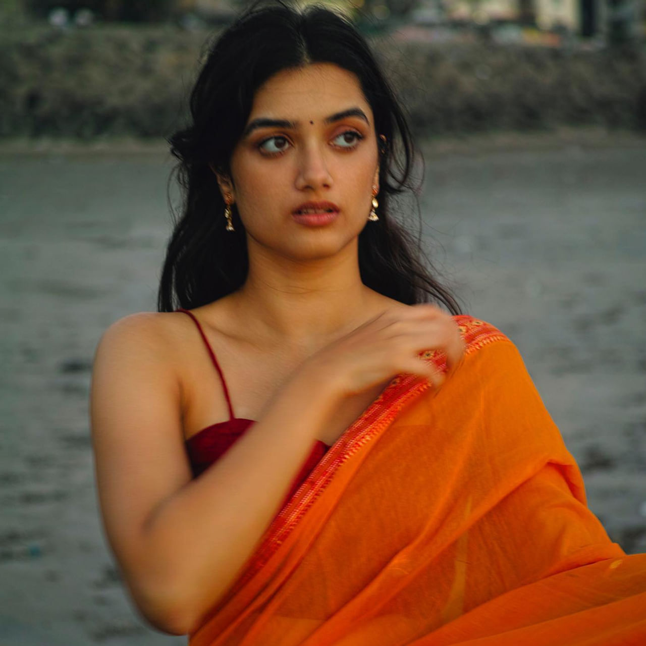 టాలీవుడ్‌లో ప్రస్తుతం భాగ్యశ్రీ బోర్సే, శ్రీలీల లాంటి హీరోయిన్ల ట్రెండ్ నడుస్తుంది. వీళ్లు రేసులో ముందున్నా.. మీతో పోటీలో మేమూ ఉన్నామని ఎప్పటికప్పుడు గ్లామర్ షోతో గుర్తు చేస్తున్నారు సీనియర్ హీరోయిన్లు. 