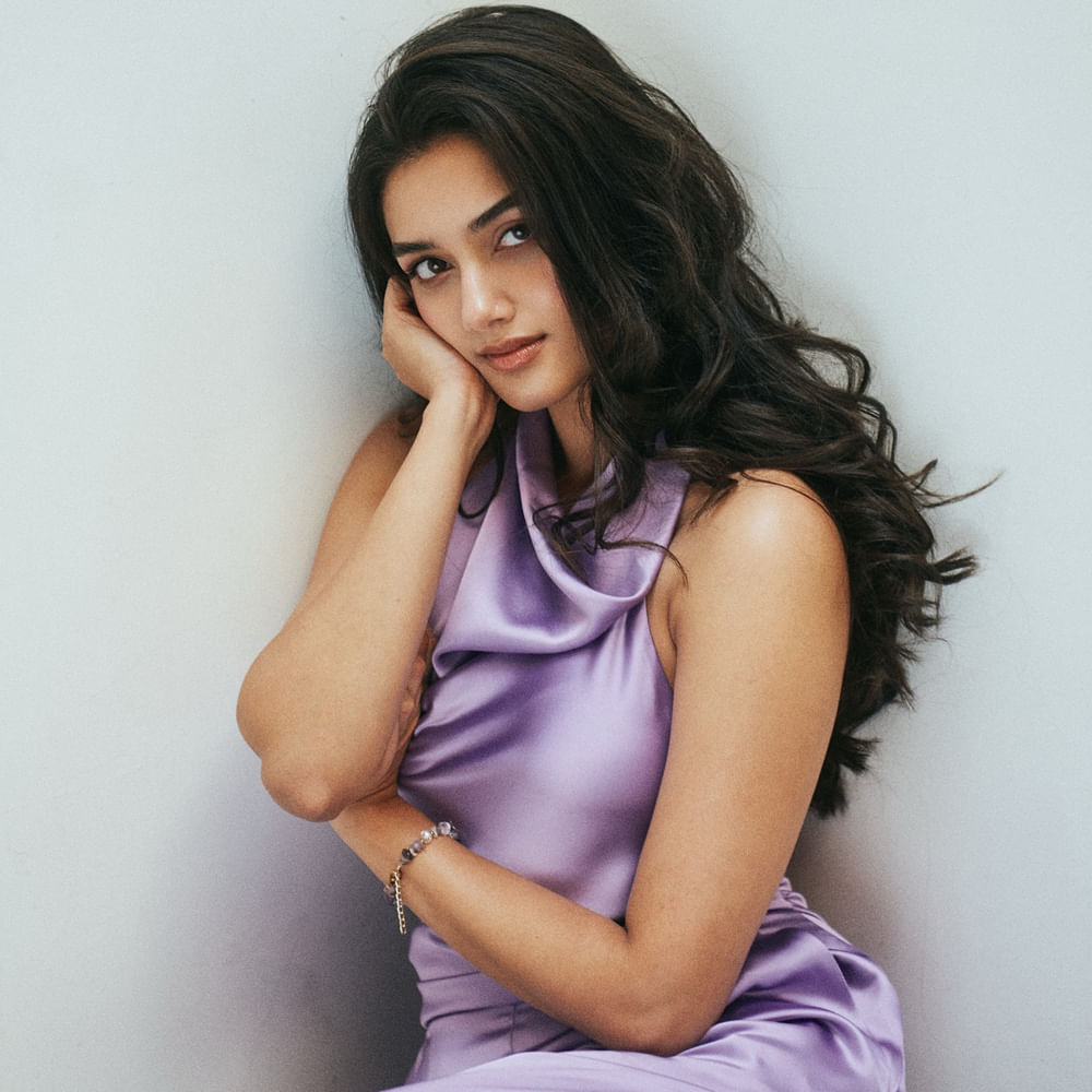 ఈ విషయాన్ని తన ఇన్ స్టా స్టోరీలో తెలియజేస్తూ ఫోటో షేర్ చేసింది. దీంతో అభిమానులు ఎగ్జైట్ అవుతున్నారు. కేవలం నటనలోనే కాదు.. సొంతంగా డబ్బింగ్ చెబుతూ తన పాత్ర పట్ల ప్రేమను చూపించింది. రెండో సినిమాకే సొంతంగా డబ్బింగ్ చెప్పి అందరి దృష్టిని ఆకర్షించింది.