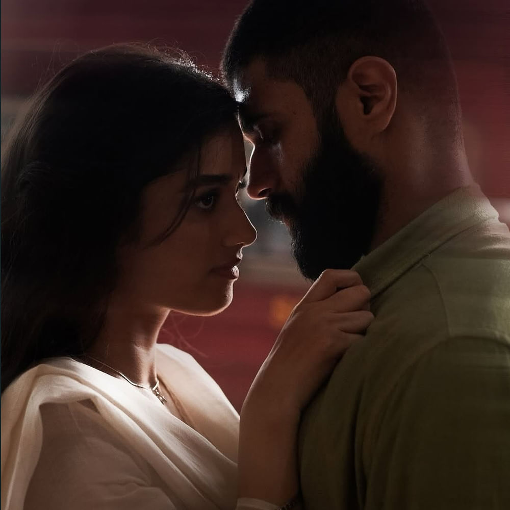 ఇక ఈ సినిమాలో భాగ్య శ్రీ యాక్టింగ్ తోపాటు ఆమె వాయిస్ వినడానికి ఫ్యాన్స్ ఆసక్తిగా ఎదురుచూస్తున్నారు. ఈ సినిమాతోపాటు భాగ్యశ్రీ తెలుగులో మరిన్ని చిత్రాల్లో నటిస్తుంది. ఇప్పటివరకు ఈ సినిమా నుంచి విడుదలైన సాంగ్స్ లో ఆమె లుక్ ఆకట్టుకుంటుంది.