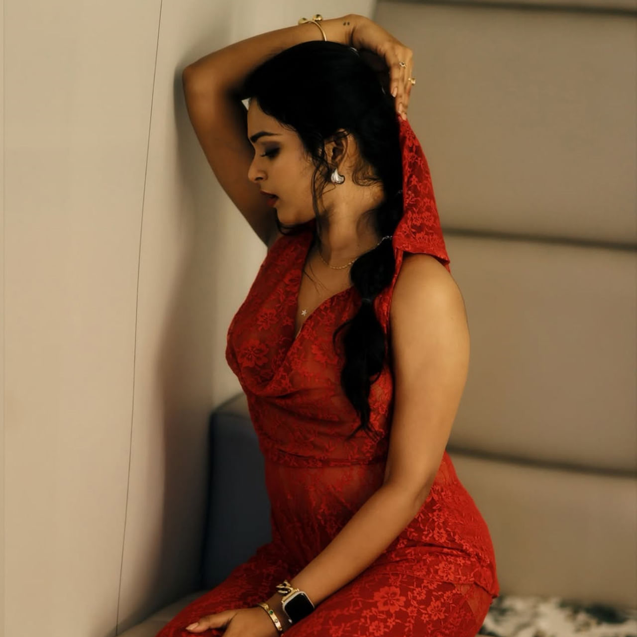 బుల్లితెరపై మల్లి సీరియల్ ద్వారా చాలా ఫేమస్ అయ్యింది భావన లాస్య. తనదైన నటనతో ఆకట్టుకుంటూ తెలుగు జనాలకు దగ్గరయ్యింది. బెంగాల్ కు చెందిన ఈ అమ్మడు ఫ్యామిలీ చిన్నప్పుడే విశాఖపట్నంలో స్థిరపడ్డారు. తండ్రి రైల్వే ఉద్యోగి కావడంతో వైజాగ్ లోనే పెరిగింది.