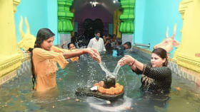 హైదరాబాద్ చేరువలో వెలిసిన కైలాసం.. నీటి గుహను దాటి శివయ్య దర్శనం. హైదరాబాద్ చేరువలో వెలిసిన కైలాసం.. నీటి గుహను దాటి శివయ్య దర్శనం.