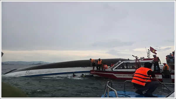 Boat Capsized: సముద్రంలో విషాదం.. పడవ బోల్తా.. 34 మంది మృతి!
