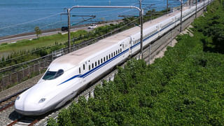 హోటల్‌లో తేడాగా కనిపించిన నలుగురు మహిళలు.. అనుమానం వచ్చి చెక్ చేయగా..