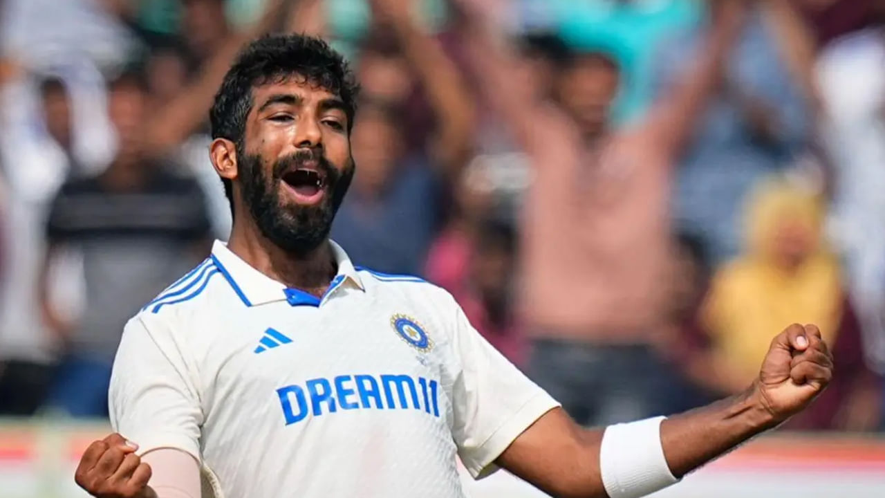 బుమ్రా ఇప్పటికే రెండు మ్యాచ్‌లు ఆడేశాడు. తొలి మ్యాచ్‌, మూడో టెస్ట్‌ ఆడాడు. ఇక మిగిలిన చివరి రెండు మ్యాచ్‌ల్లో బుమ్రా కేవలం ఒకే మ్యాచ్‌ ఆడే అవకాశం ఉంది. నాలుగో టెస్టుకు బుమ్రాకు రెస్ట్‌ ఇచ్చి చివరి టెస్ట్‌ ఆడిస్తారేమో అని అంతా అనుకున్నారు. కానీ బుమ్రా నాలుగో టెస్ట్‌ బరిలోకి దిగడం ఖాయం అయిపోయింది. 