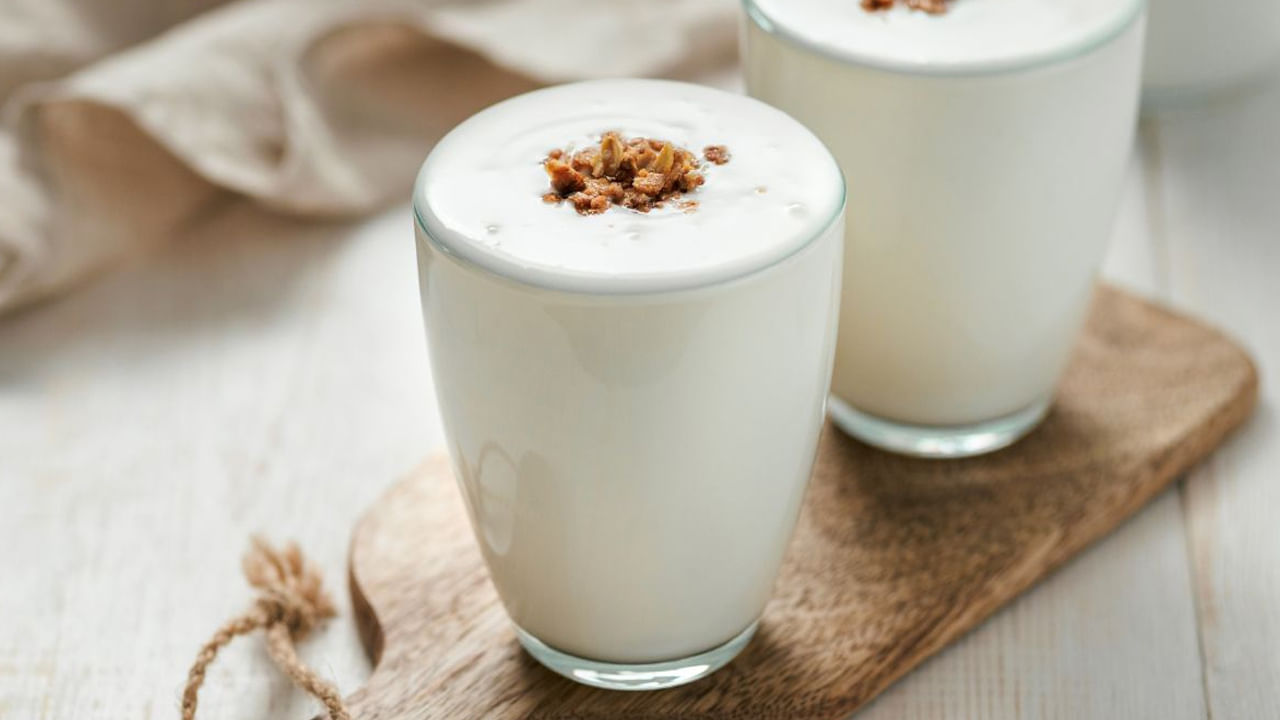 మీ రోజువారీ ఆహారంలో మజ్జిగ, అల్లం రసాన్ని చేర్చుకోవడం వల్ల మీ రోగనిరోధక శక్తిని బలోపేతం చేస్తుంది. ఇది సీజనల్ వ్యాధుల నుండి మిమ్మల్ని రక్షిస్తుంది. శరీరంలో వాపును తగ్గించడంలో సహాయపడుతుంది.