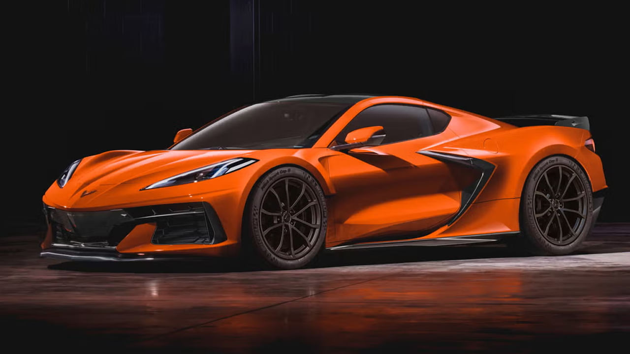 కొత్త వస్తువులు కొనడం:  అమావాస్య రోజున కొత్త దుస్తులు, కొత్త వాహనాలు కొనుగోలు నెగిటివ్‌కు సూచికగా చెబుతుంటారు. అలాగే  కొత్త పనిని అమావాస్య రోజున ప్రారంభించకూడదు. ఎట్టి పరస్థితుల్లో కటింగ్, షేవింగ్, గోళ్లు కత్తిరించుకోవడం లాంటివి అమావాస్య రోజు చేసుకోకూడదని పండితులు చెబుతున్నారు. 