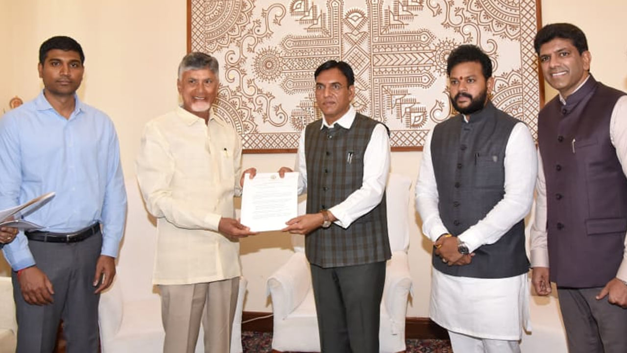 CM Chandrababu: కేంద్ర క్రీడాశాఖ మంత్రితో సీఎం చంద్రబాబు కీలక సమావేశం.. ఏం చర్చించారంటే?